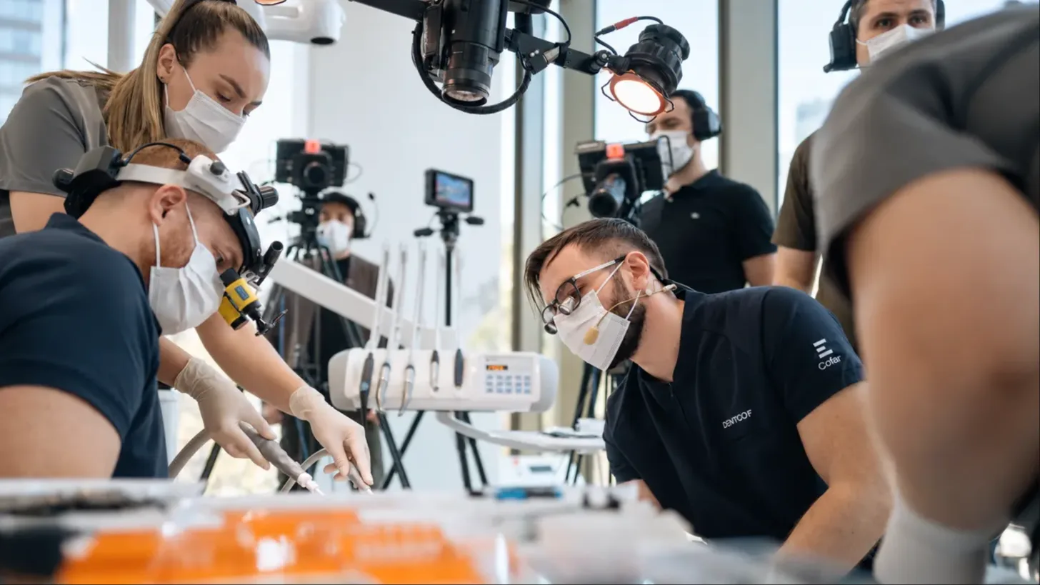 Live treatment at Dentcof, filmed during a RAW course